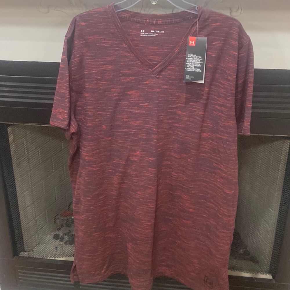 NEW Under Armour, Dri-fit, V neck, T-shirt. XXL